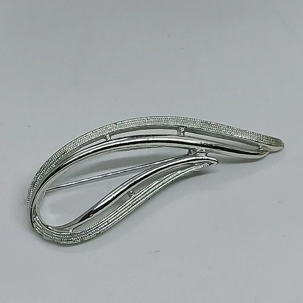 Vintage Silver‎ Tone Sarah Coventry Brooch
